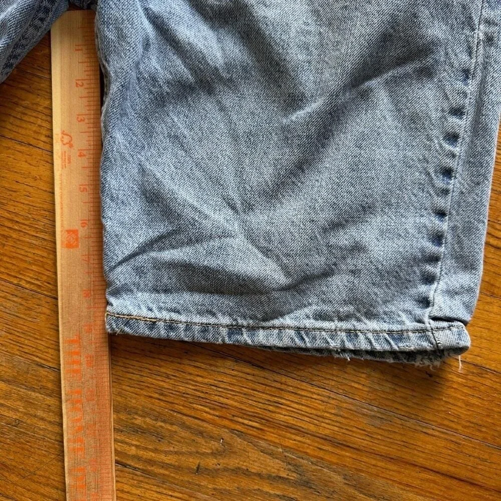 Levis laid back